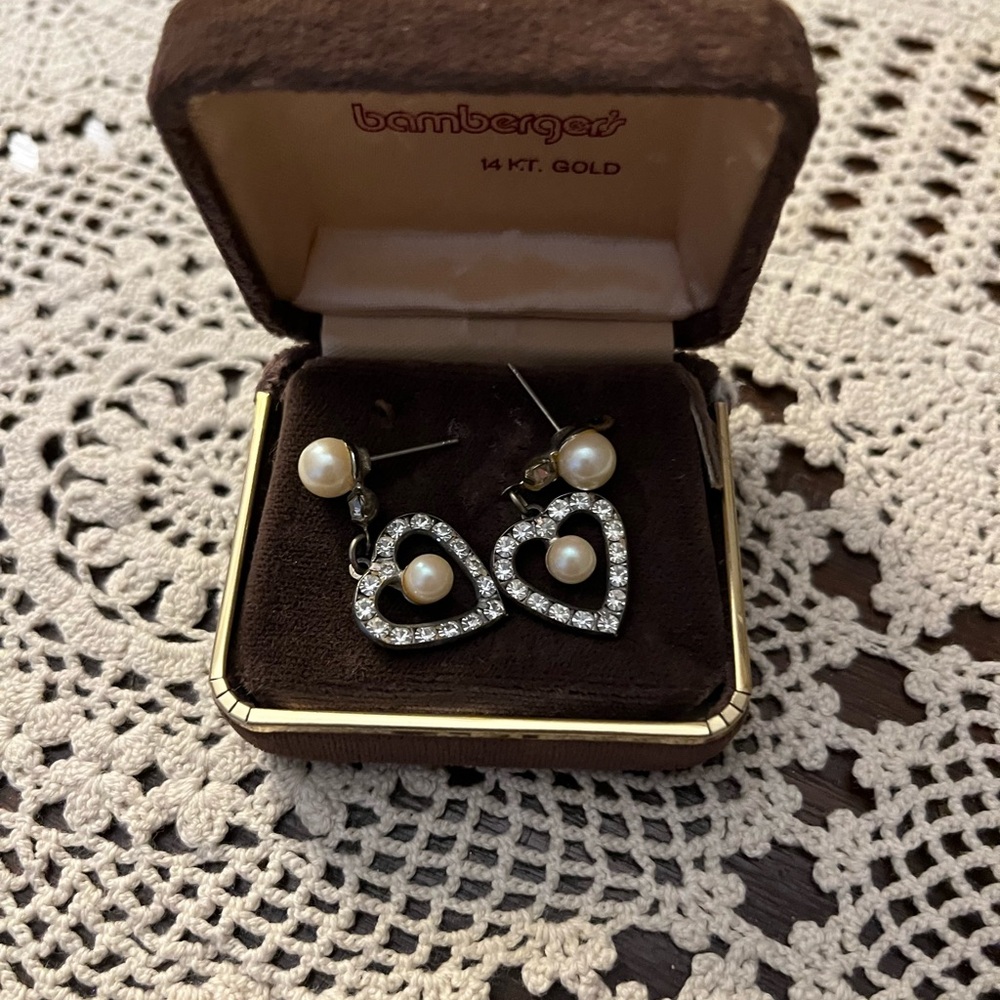 Cultural Pearl Earrings , Heart Shape Rhinestones Surrounds Pearl